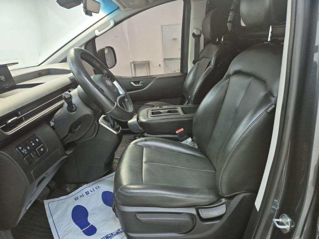 HYUNDAI Staria - Vista 11