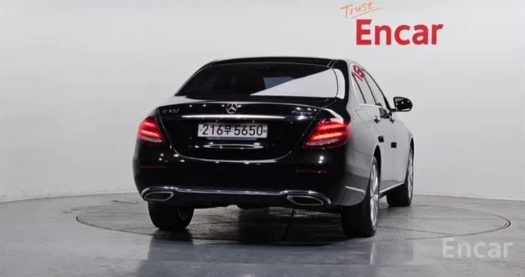 Mercedes Benz E class - Vista 4