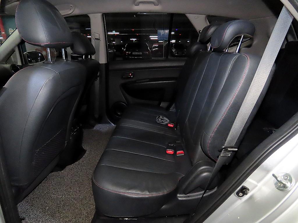 KIA Carens - Vista 7