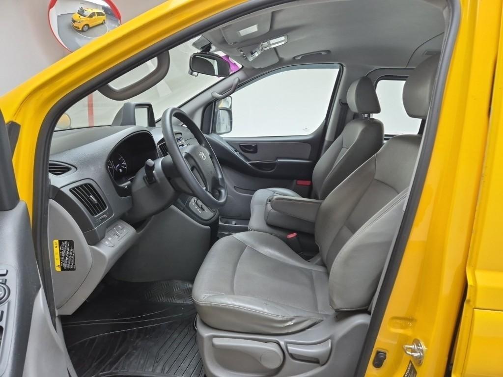 HYUNDAI Starex - Vista 10