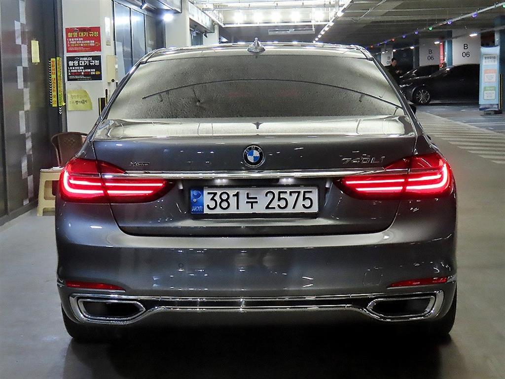 BMW 7 Series - Vista 5