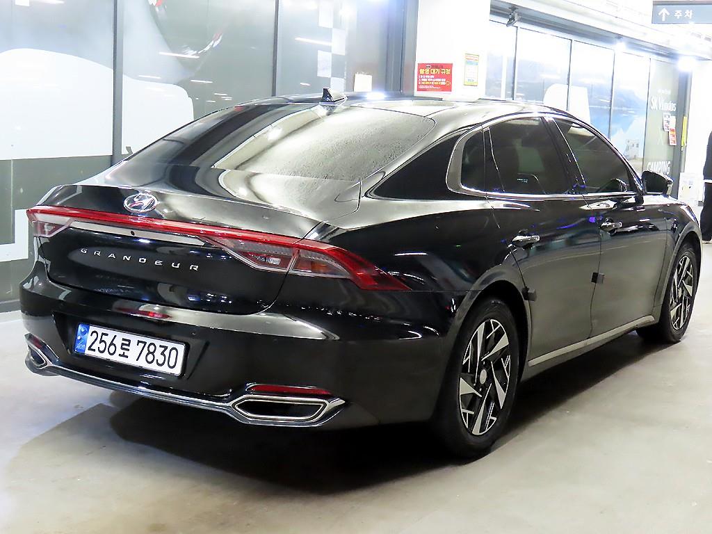 HYUNDAI Grandeur - Vista 5