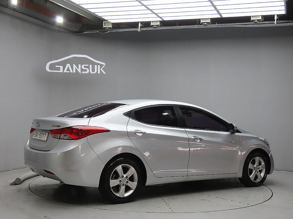 HYUNDAI Avante - Vista 7