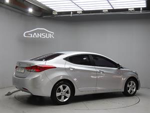 HYUNDAI Avante - Vista 8