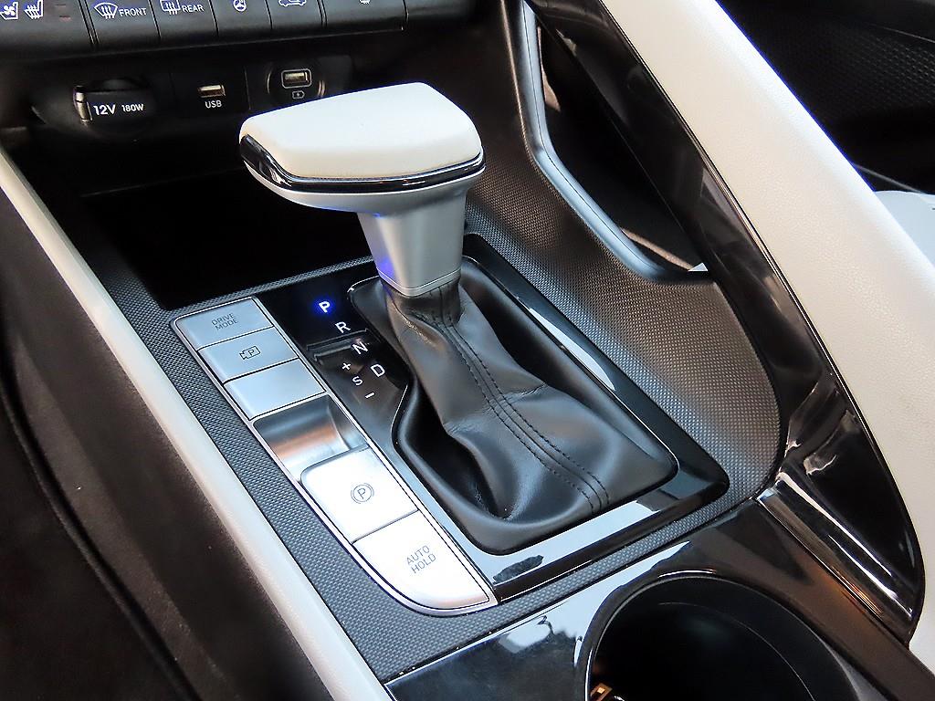 HYUNDAI Avante - Vista 10