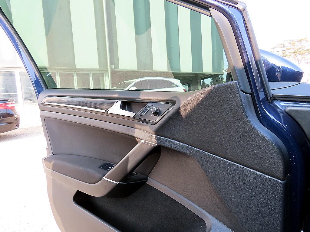 Volkswagen Golf - Vista 11