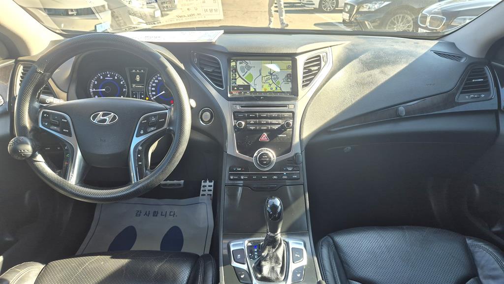 HYUNDAI Grandeur - Vista 7