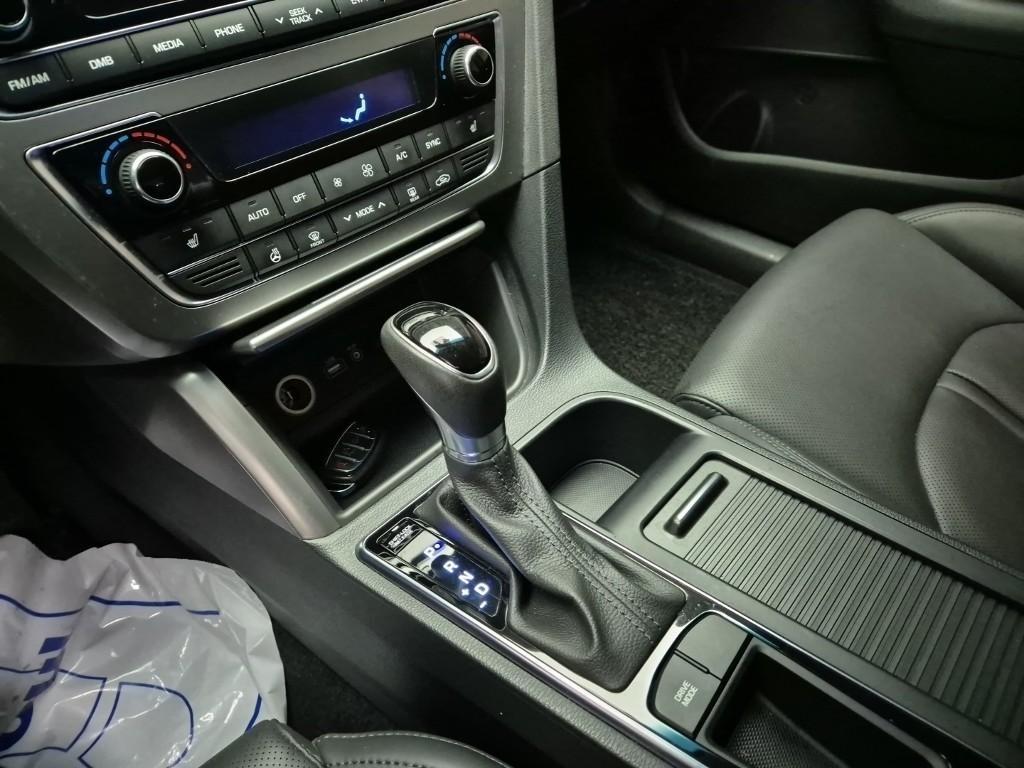 HYUNDAI Sonata - Vista 8