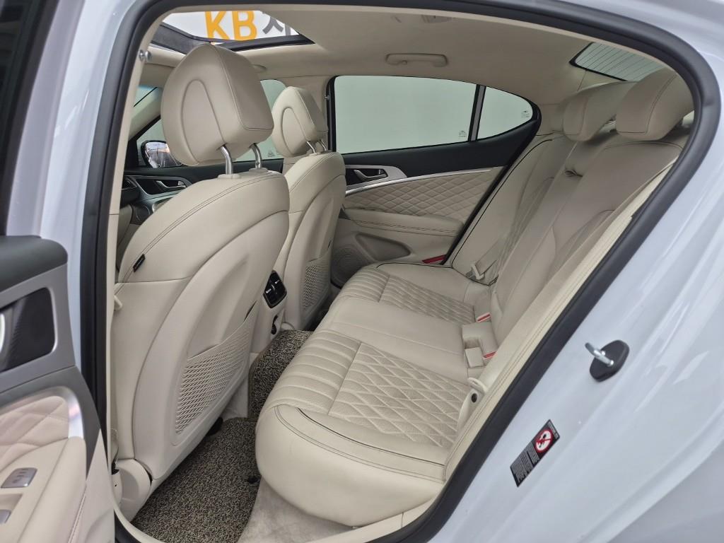 Genesis G70 - Vista 12