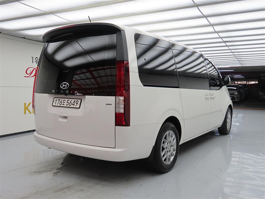 HYUNDAI Staria - Vista 4