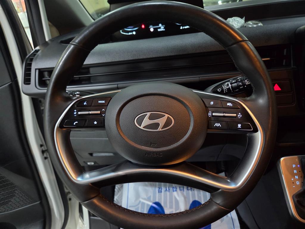 HYUNDAI Staria - Vista 10