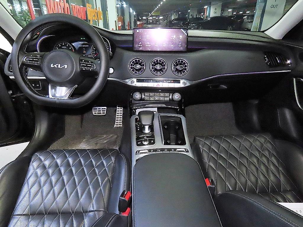 KIA Stinger - Vista 10