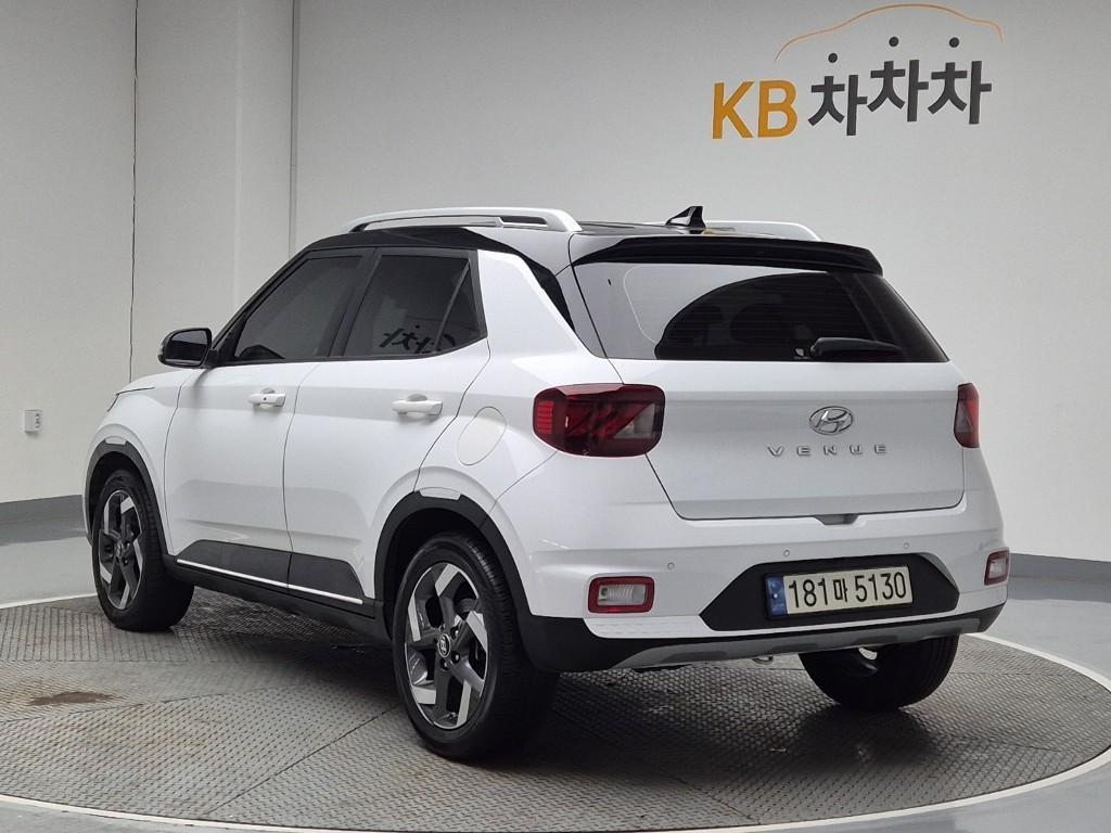 HYUNDAI Venue - Vista 2