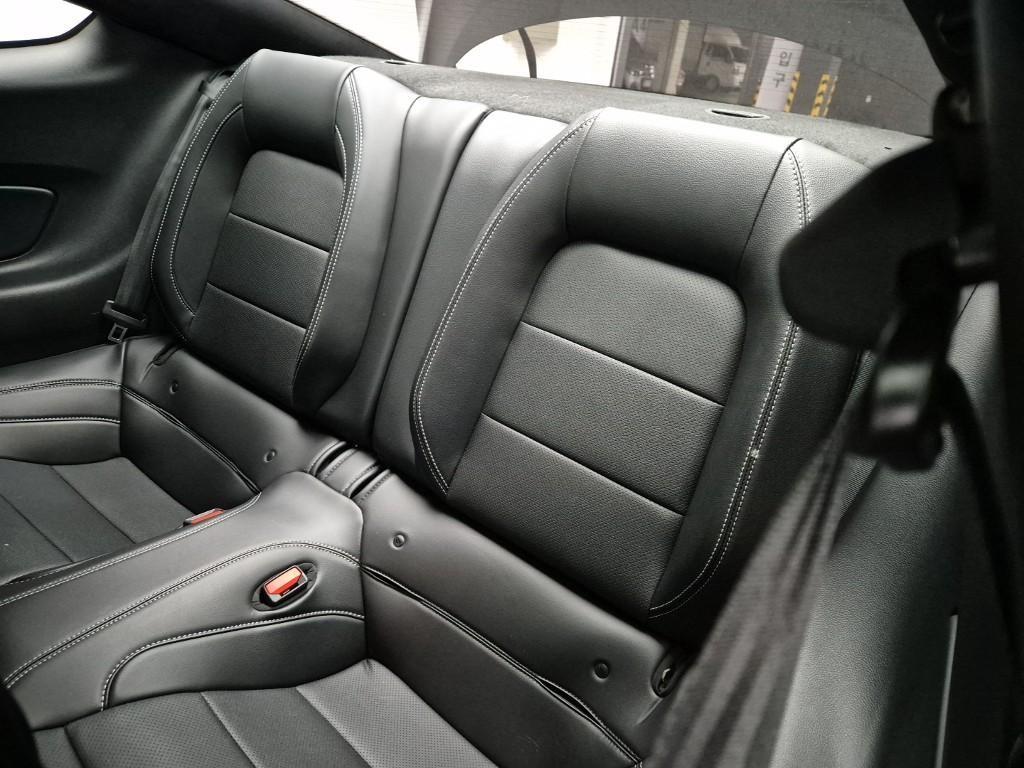 Ford Mustang - Vista 12