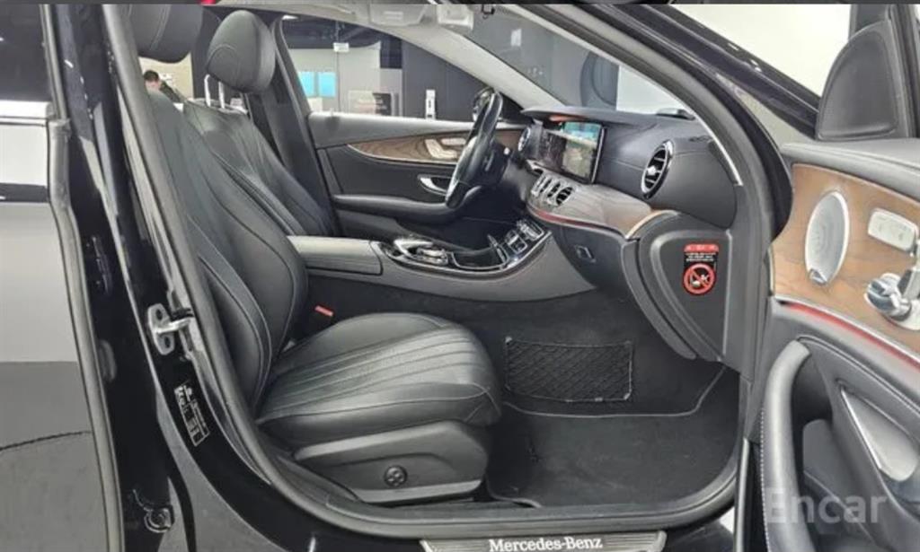 Mercedes Benz E class - Vista 12