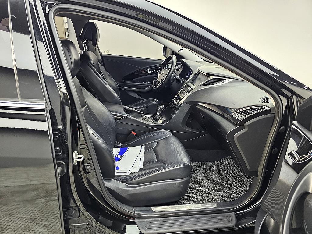 HYUNDAI Grandeur - Vista 11