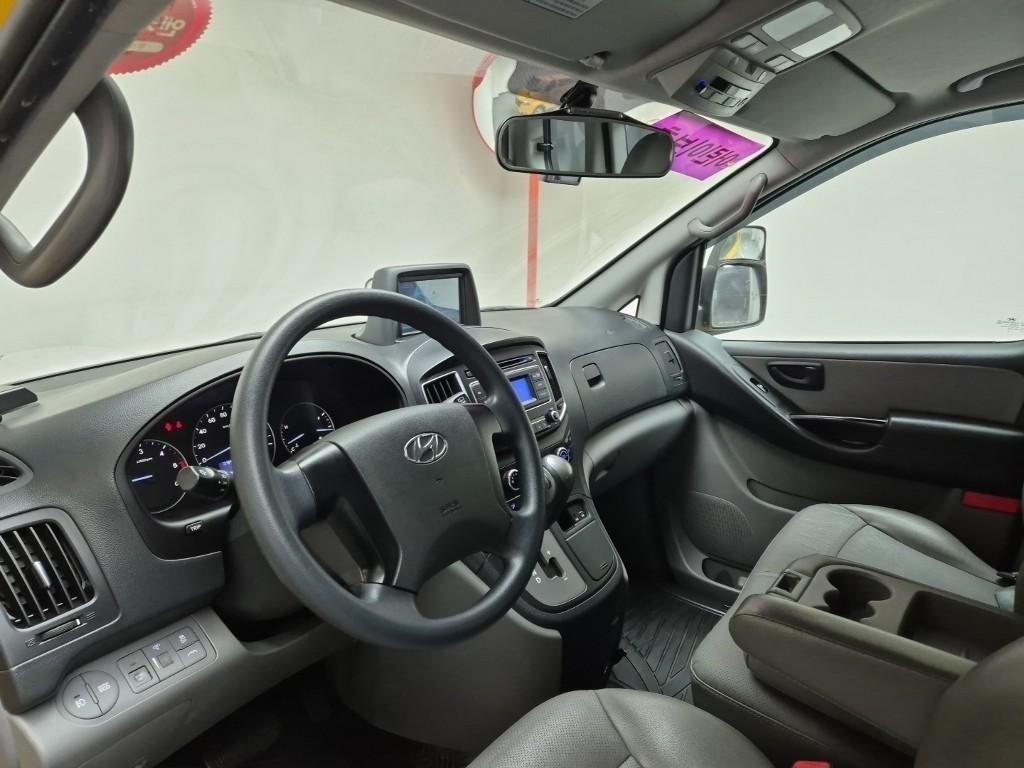 HYUNDAI Starex - Vista 8