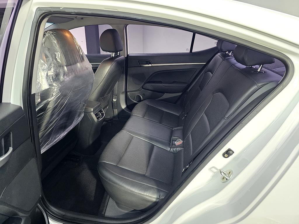 HYUNDAI Avante - Vista 9