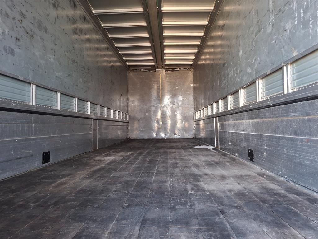 medium and large cargo truck - Vista 9