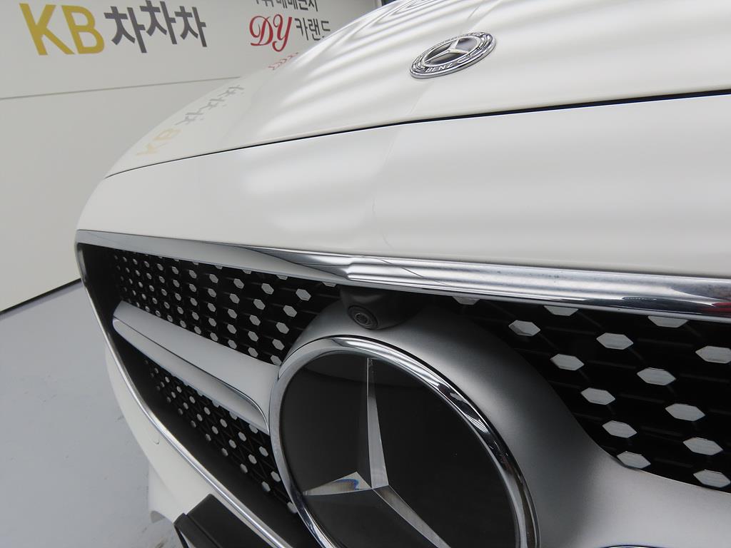 Mercedes Benz E class - Vista 12