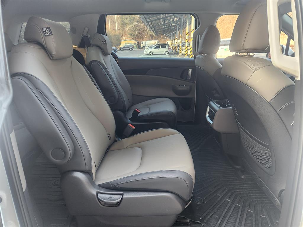 KIA Carnival - Vista 10