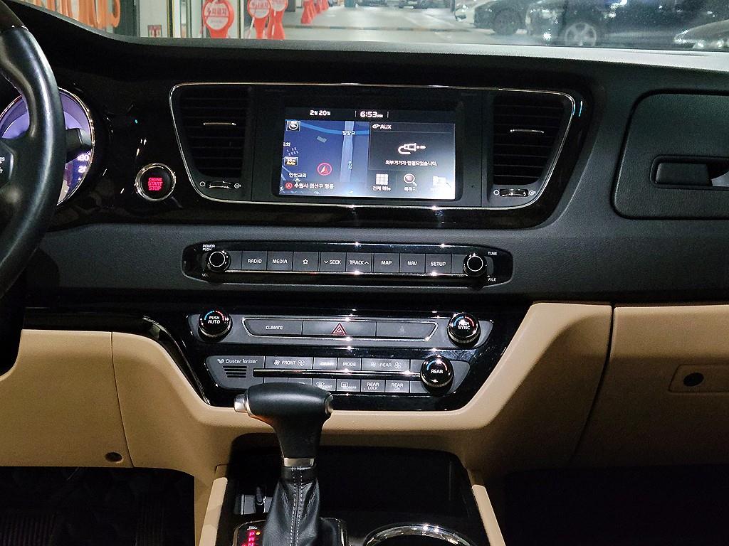 KIA Carnival - Vista 11