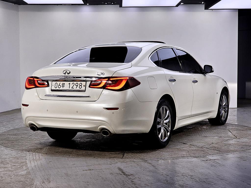 Infiniti Q - Vista 4