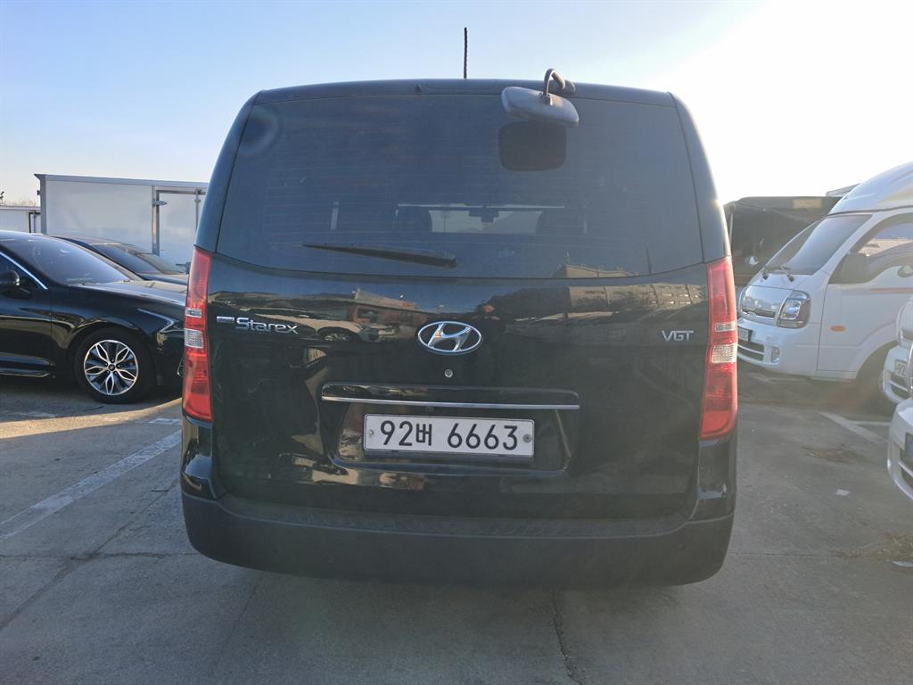 HYUNDAI Starex - Vista 4