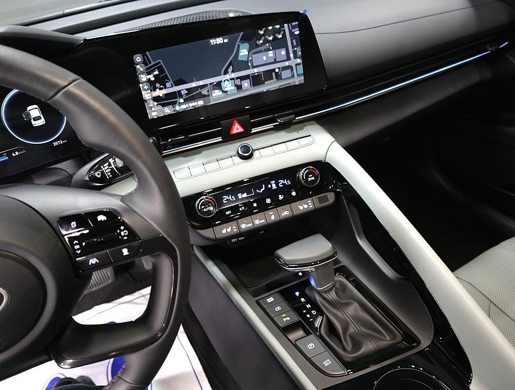 HYUNDAI Avante - Vista 11