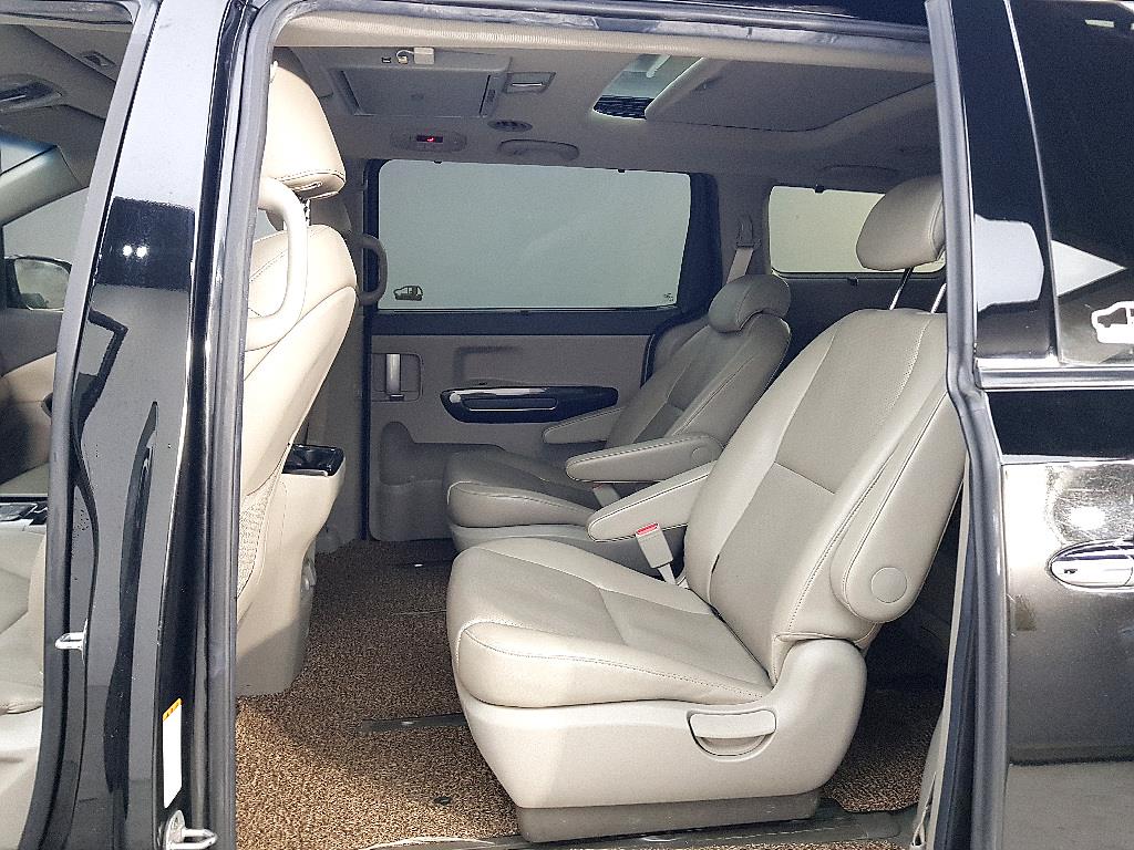 KIA Carnival - Vista 9