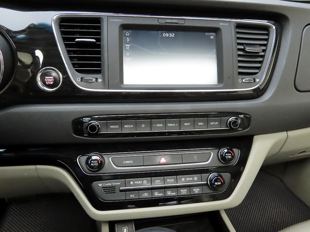 KIA Carnival - Vista 9