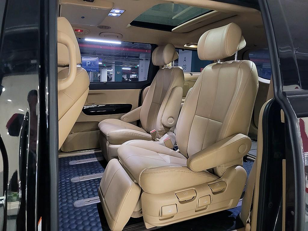 KIA Carnival - Vista 8