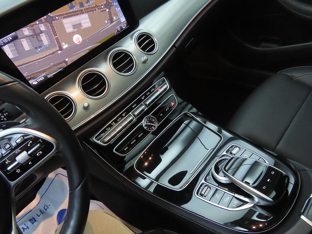 Mercedes Benz E class - Vista 11