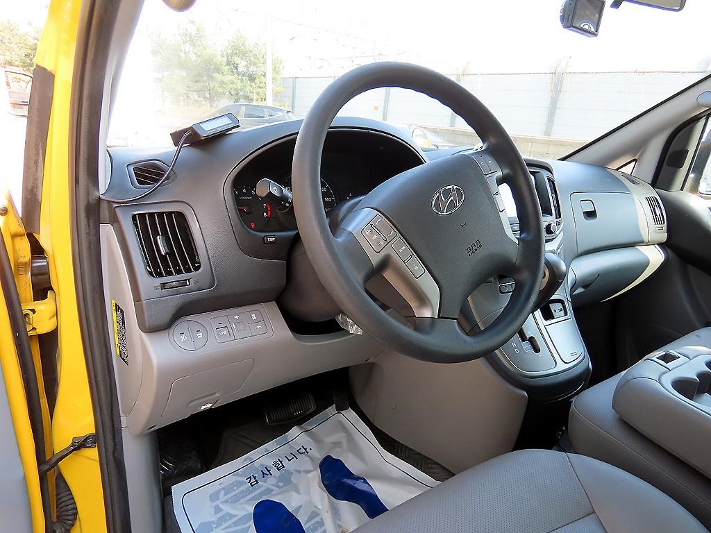 HYUNDAI Starex - Vista 8