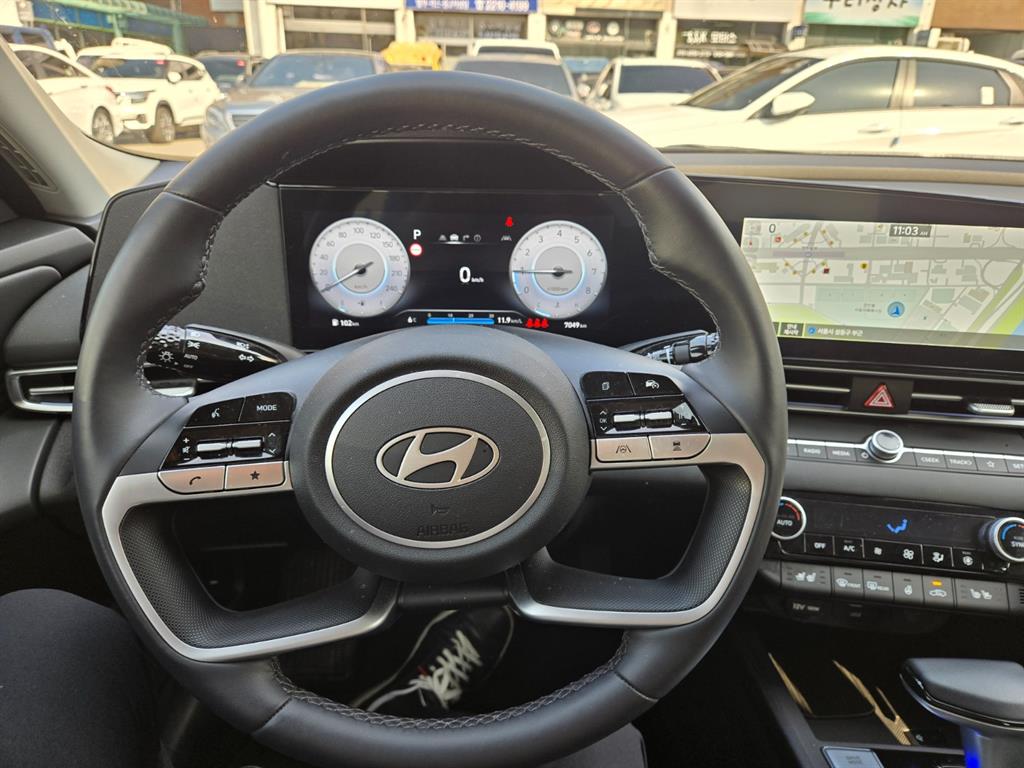 HYUNDAI Avante - Vista 7