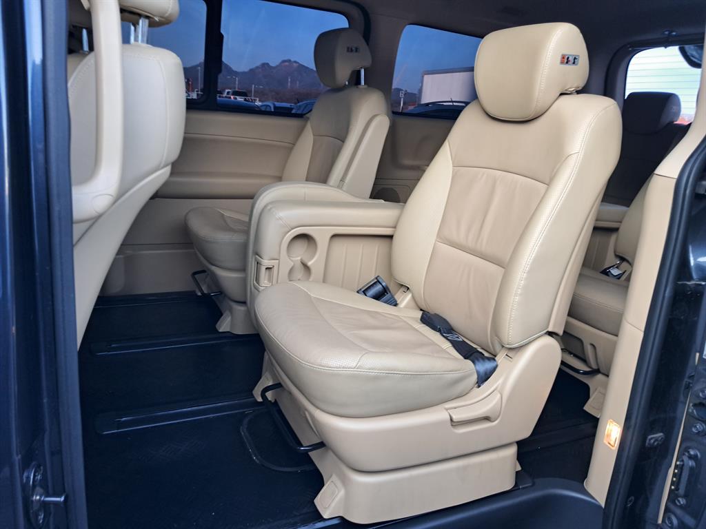 HYUNDAI Starex - Vista 12