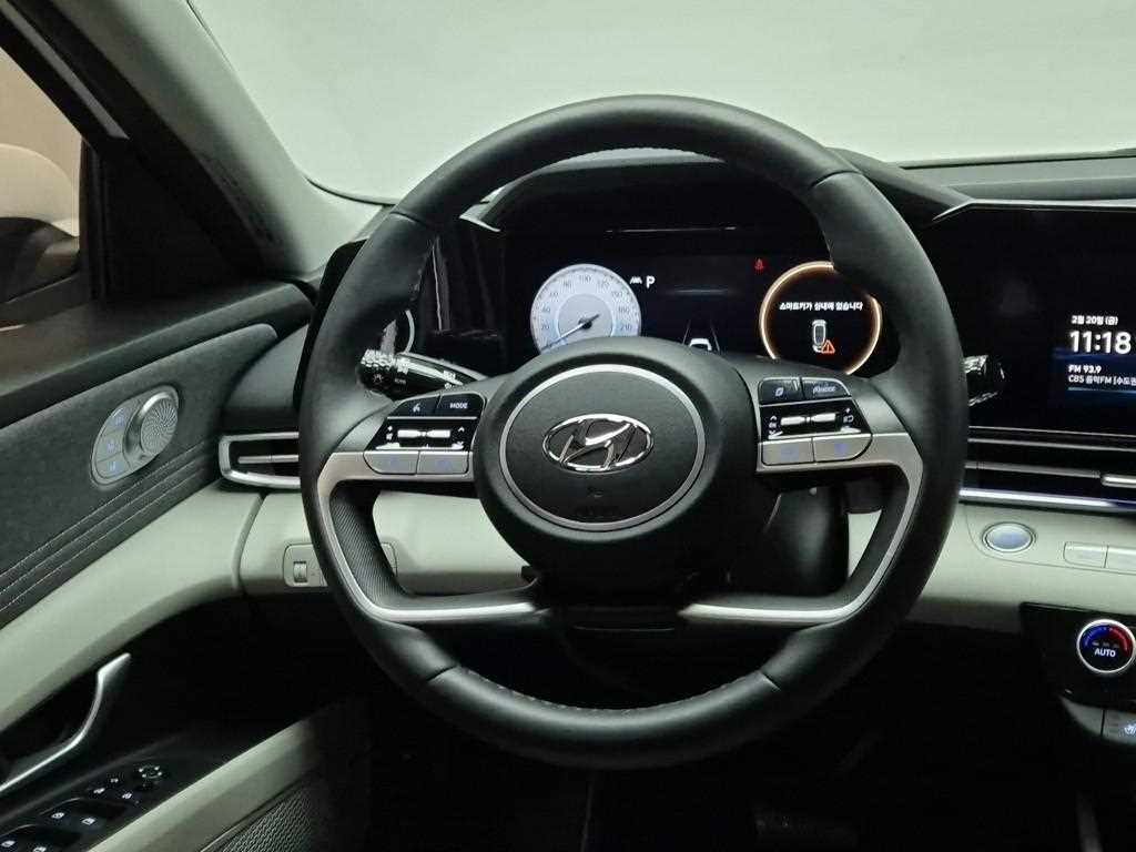 HYUNDAI Avante - Vista 9