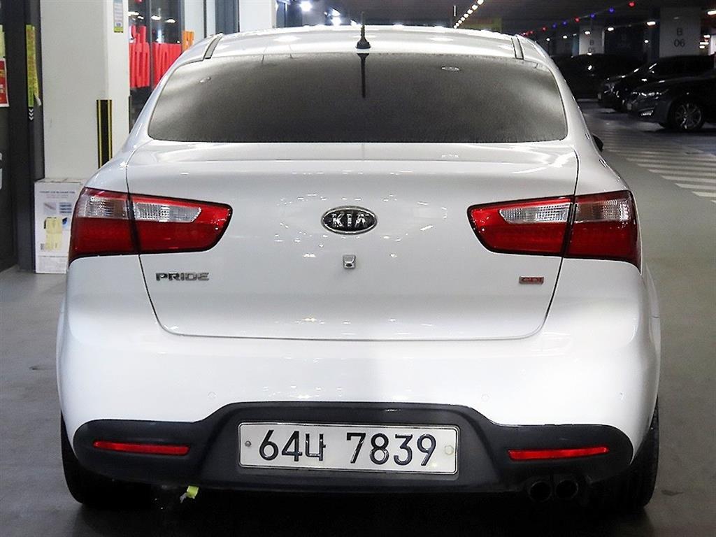 KIA Pride - Vista 5