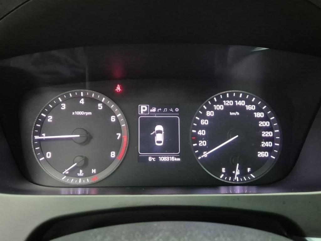 HYUNDAI Sonata - Vista 6