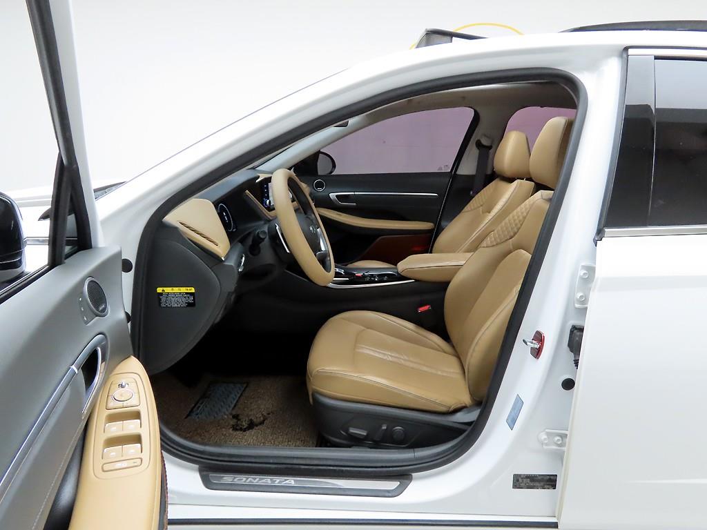 HYUNDAI Sonata - Vista 12