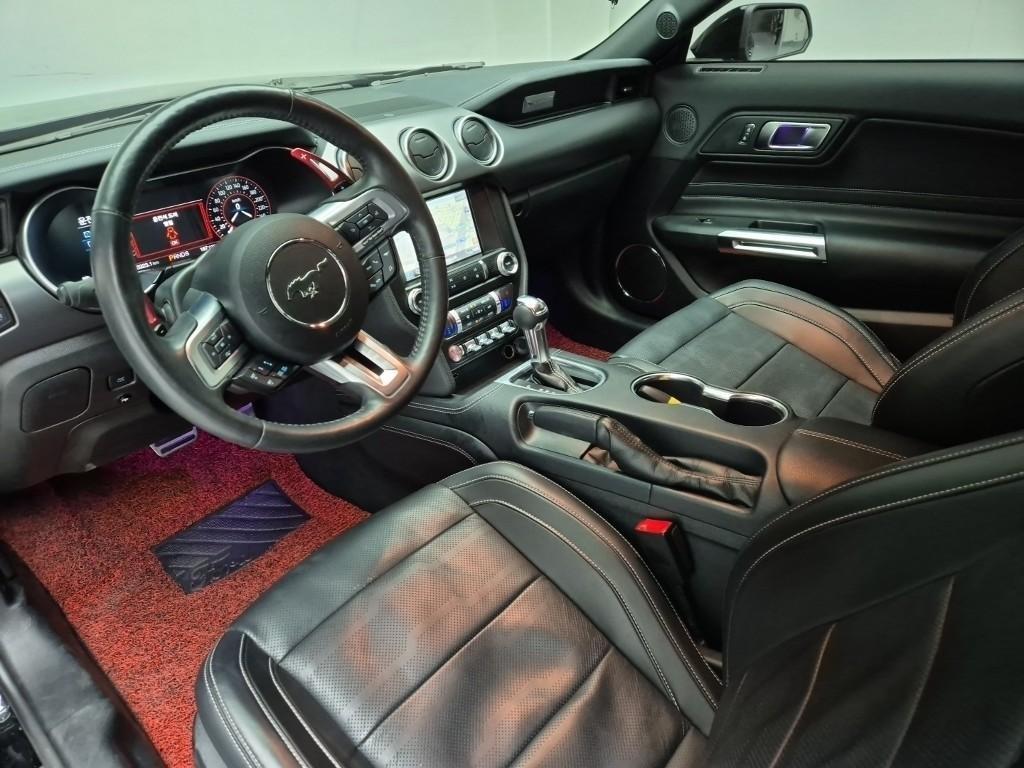 Ford Mustang - Vista 7