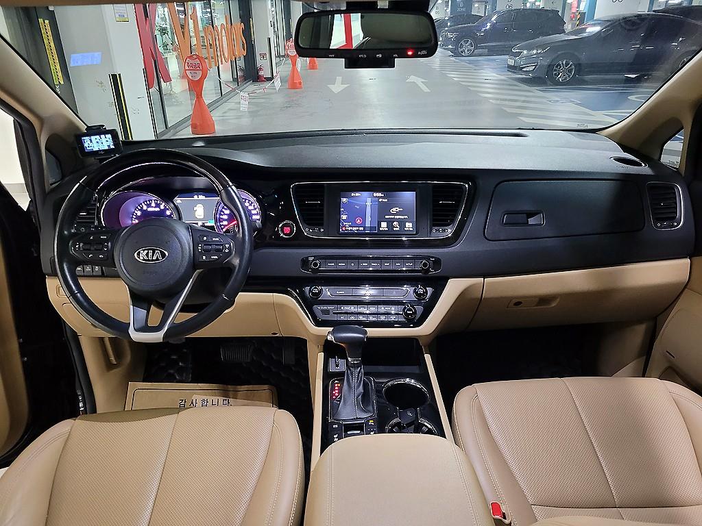 KIA Carnival - Vista 6
