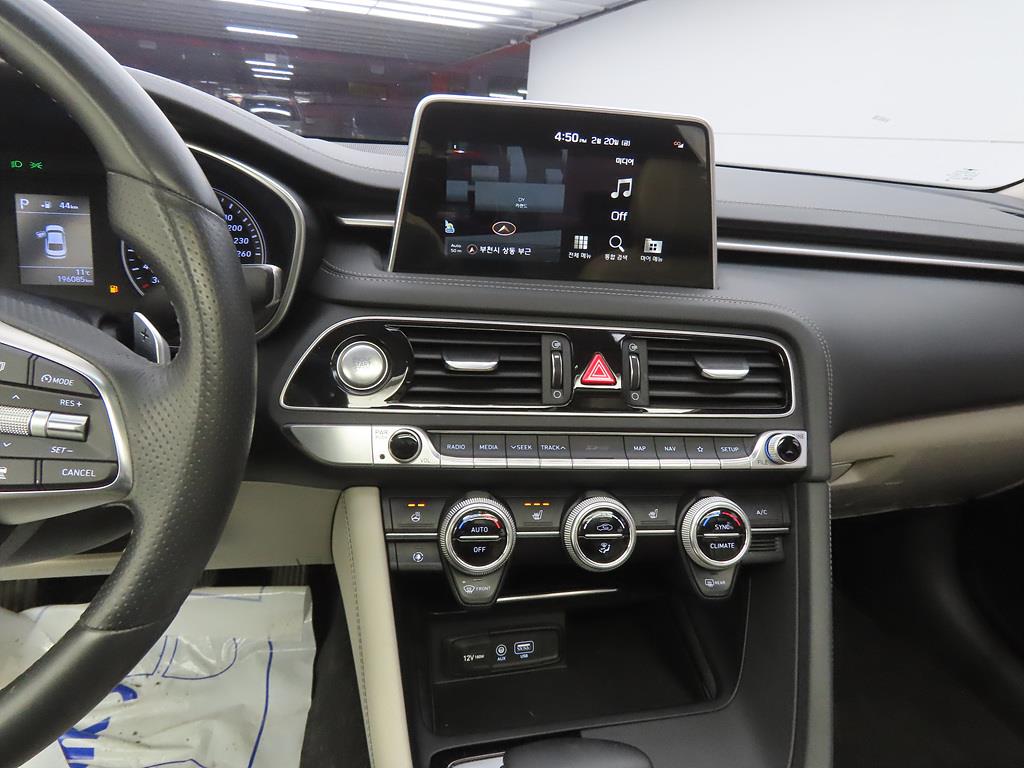 Genesis G70 - Vista 10