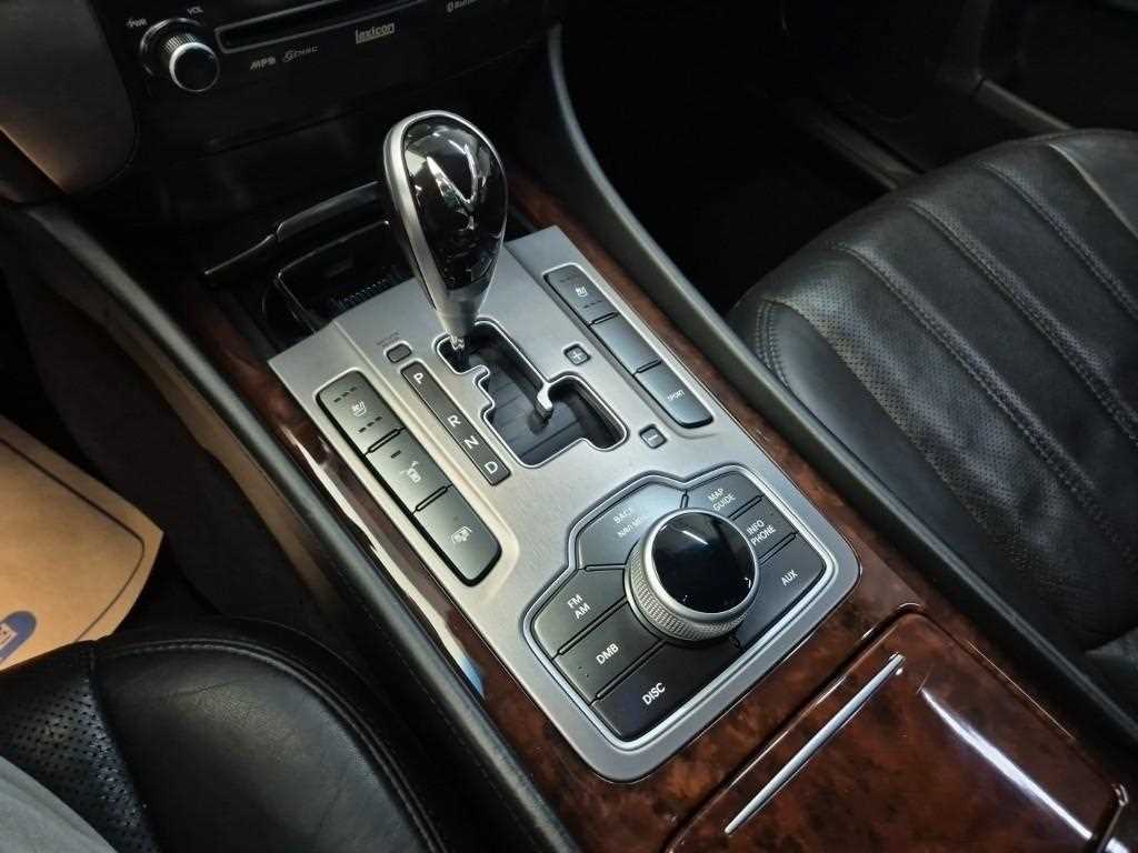 HYUNDAI Equus - Vista 8