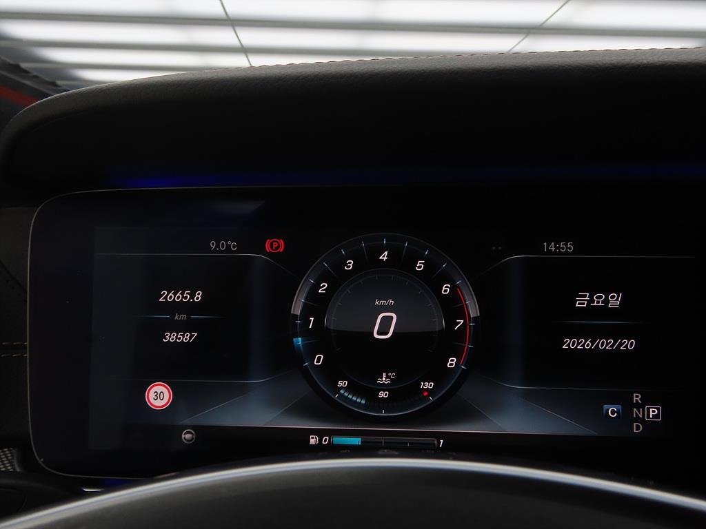 Mercedes Benz E class - Vista 9