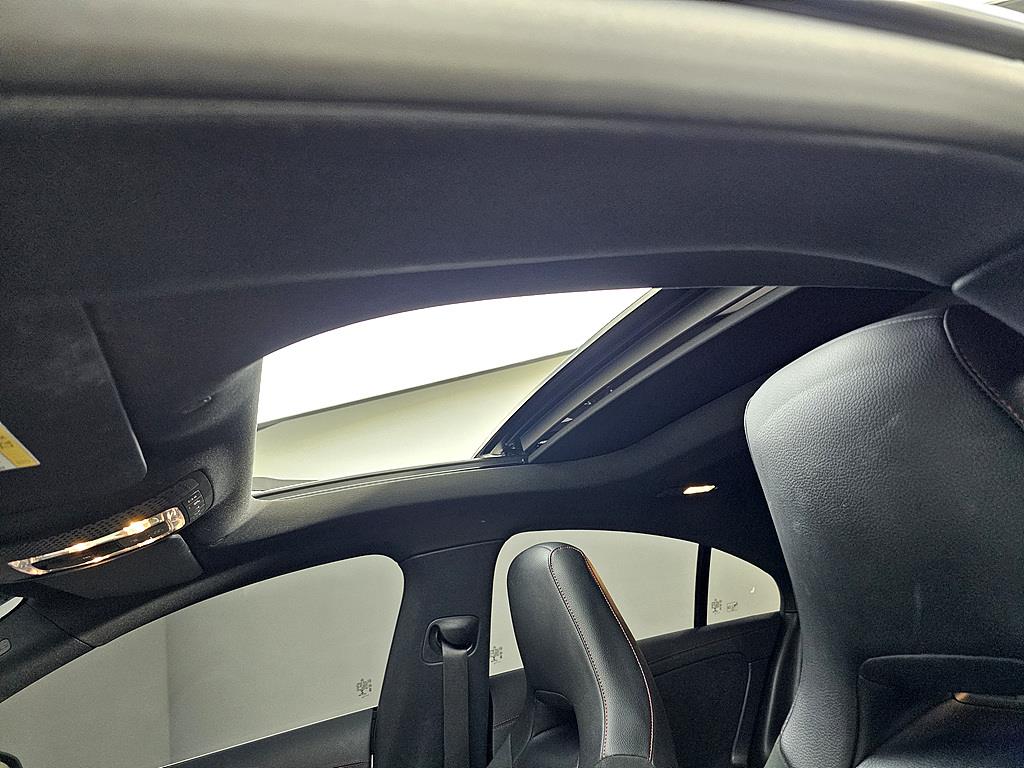 Mercedes Benz CLA Class - Vista 12