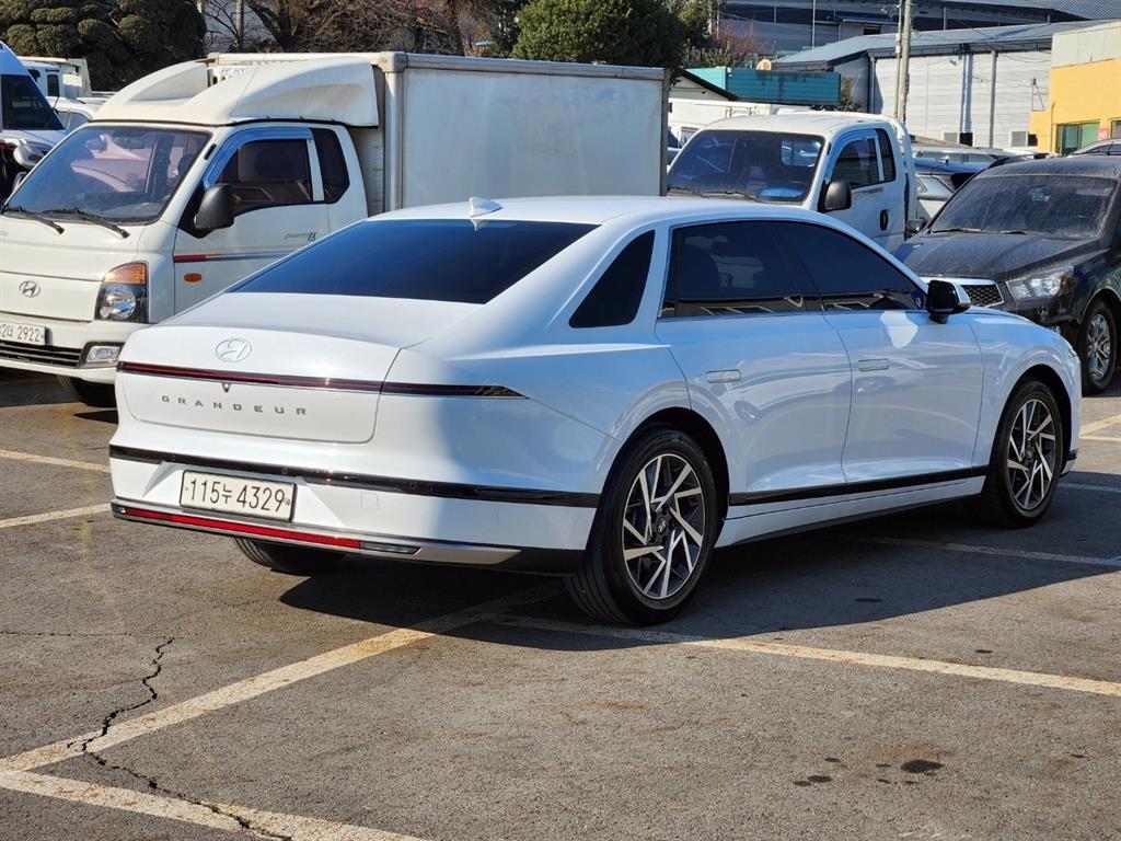 HYUNDAI Grandeur - Vista 4