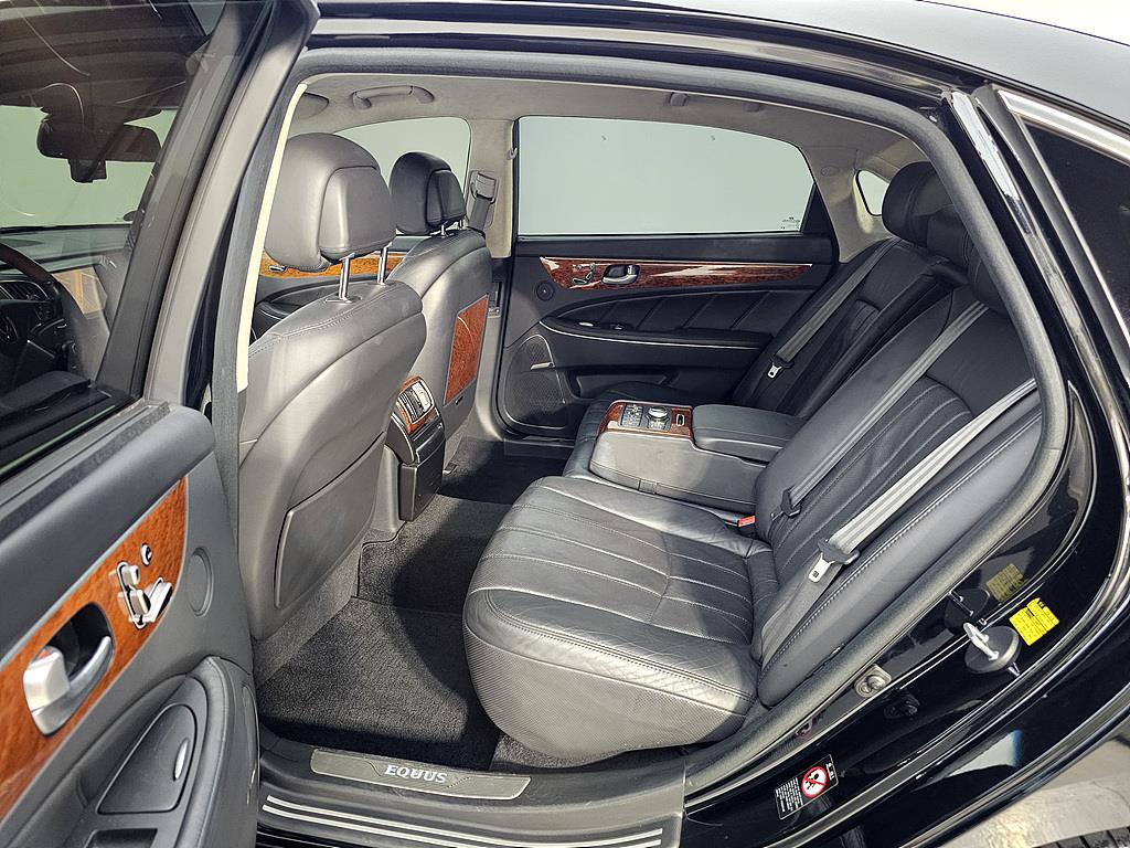 HYUNDAI Equus - Vista 9