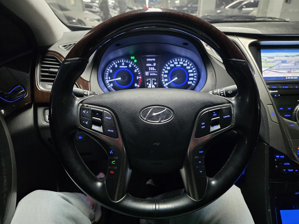 HYUNDAI Grandeur - Vista 11