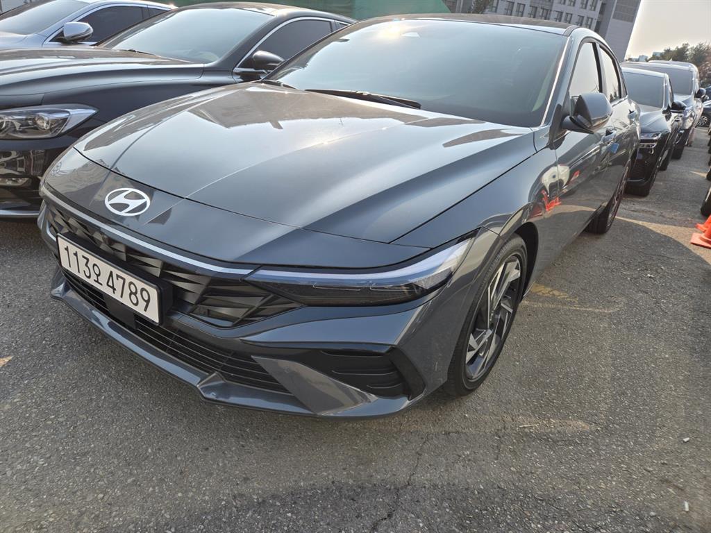 HYUNDAI Avante - Vista 2